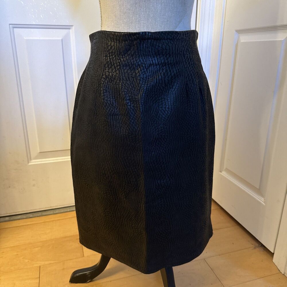 BLACK TEXTURED LEATHER Vintage Cedars Size M Women’s Straight Skirt